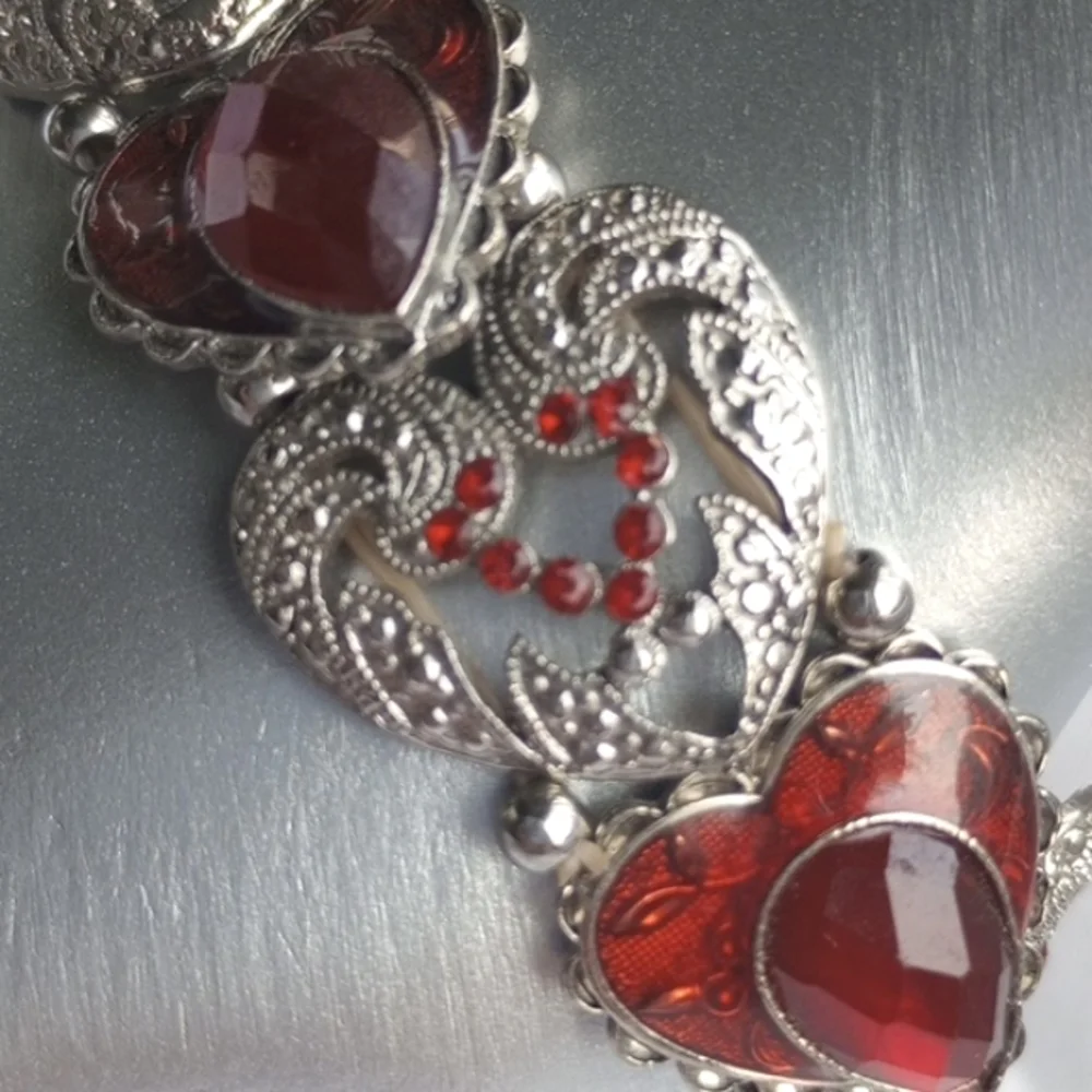 Red enamel and rhinestone encrusted silvertone heart-shaped stretchy bracelet